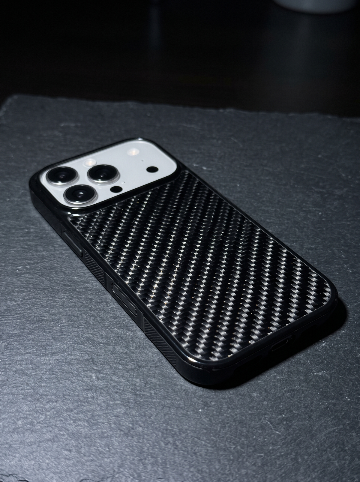 Coque iPhone en fibre de carbone Fibernium compatible MagSafe, vue de dos