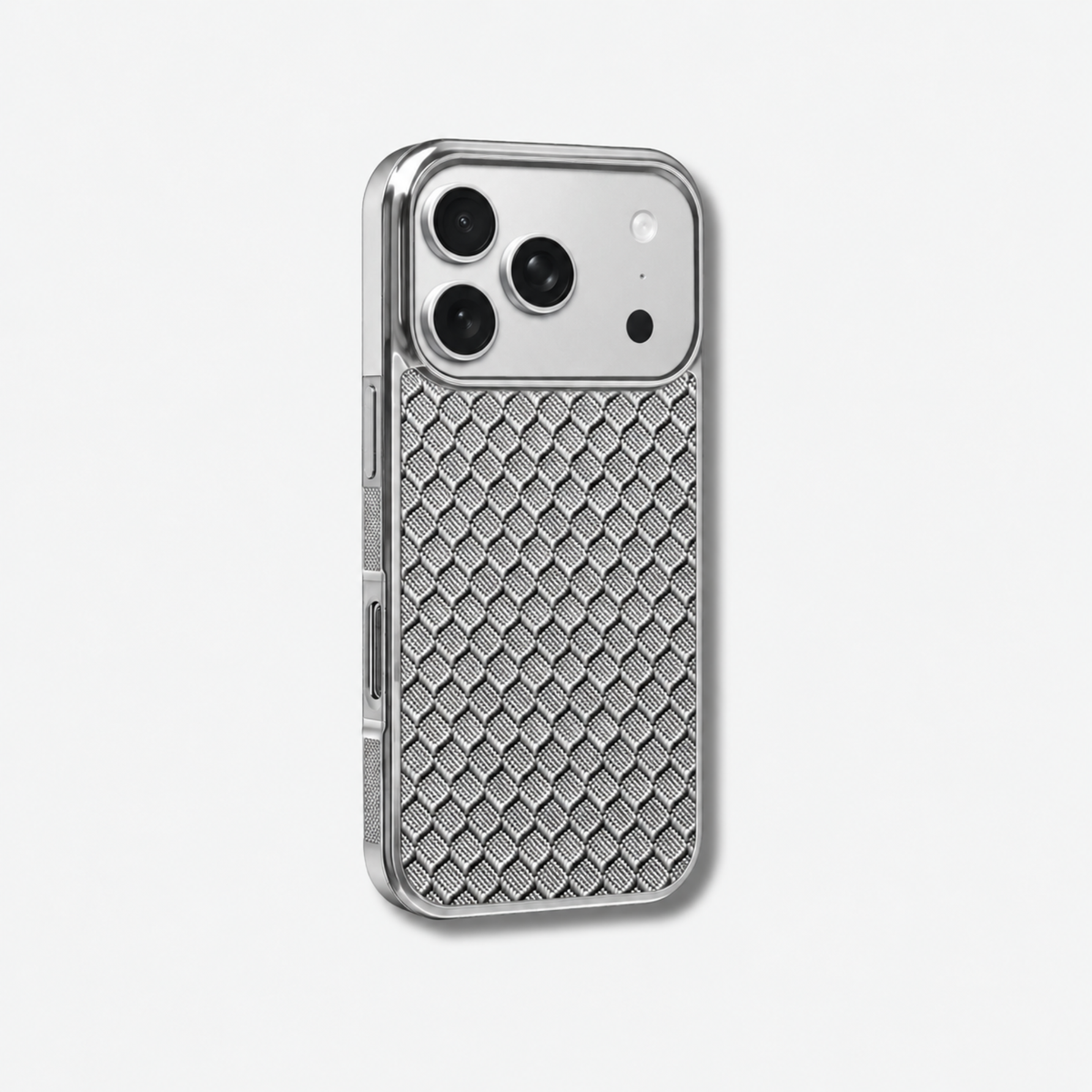 Coque iPhone HYBRIDE Fibernium, vue de trois quarts, dos tressé gris en fibre de verre effet carbone et contour silicone