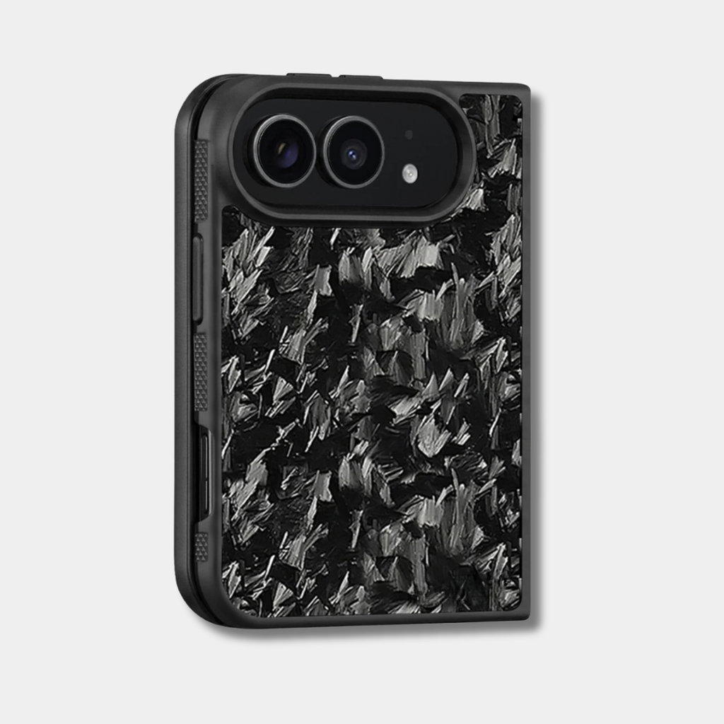 Coque iPhone Duo en carbone forgé BRUTE noir Fibernium, de trois quarts