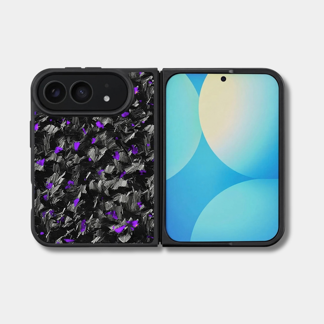 Coque iPhone Duo en carbone forgé BRUTE coloré, teinte violet, ouverte à plat, dos et écran