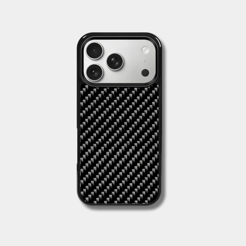 Coque en fibre de carbone Fibernium pour iPhone, finition élégante et résistante, protègent le dos du smartphone.