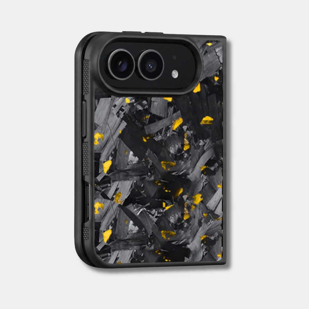 Coque iPhone Duo en carbone forgé coloré Fibernium, teinte or, de trois quarts
