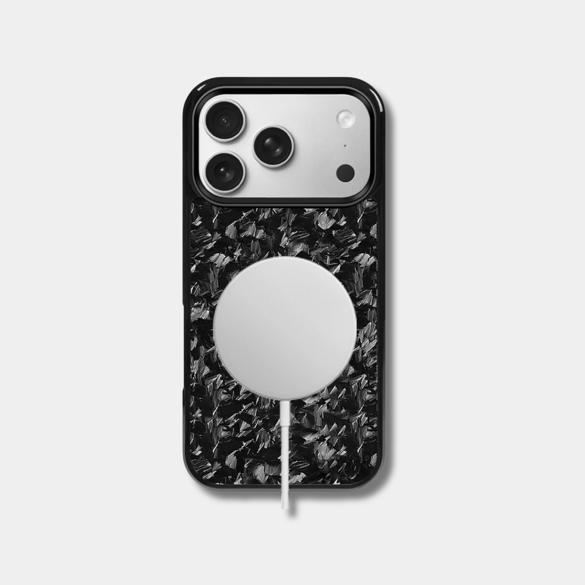 Coque en carbone Fibernium pour iPhone, design robuste et élégante avec finition texturée en carbone naturel.