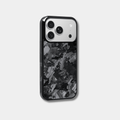 Coque en fibre de carbone Fibernium pour iPhone Apple, design durable et élégant, vue de face avec détails du matériau.