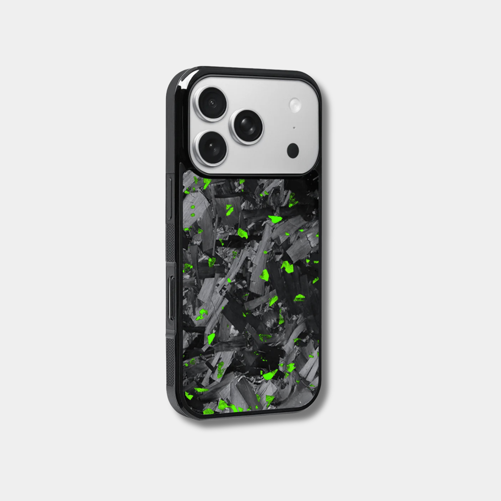 Coque de protection en carbone pour iPhone Fibernium FORGE, design coloré et résistante, adaptée aux modèles Apple.