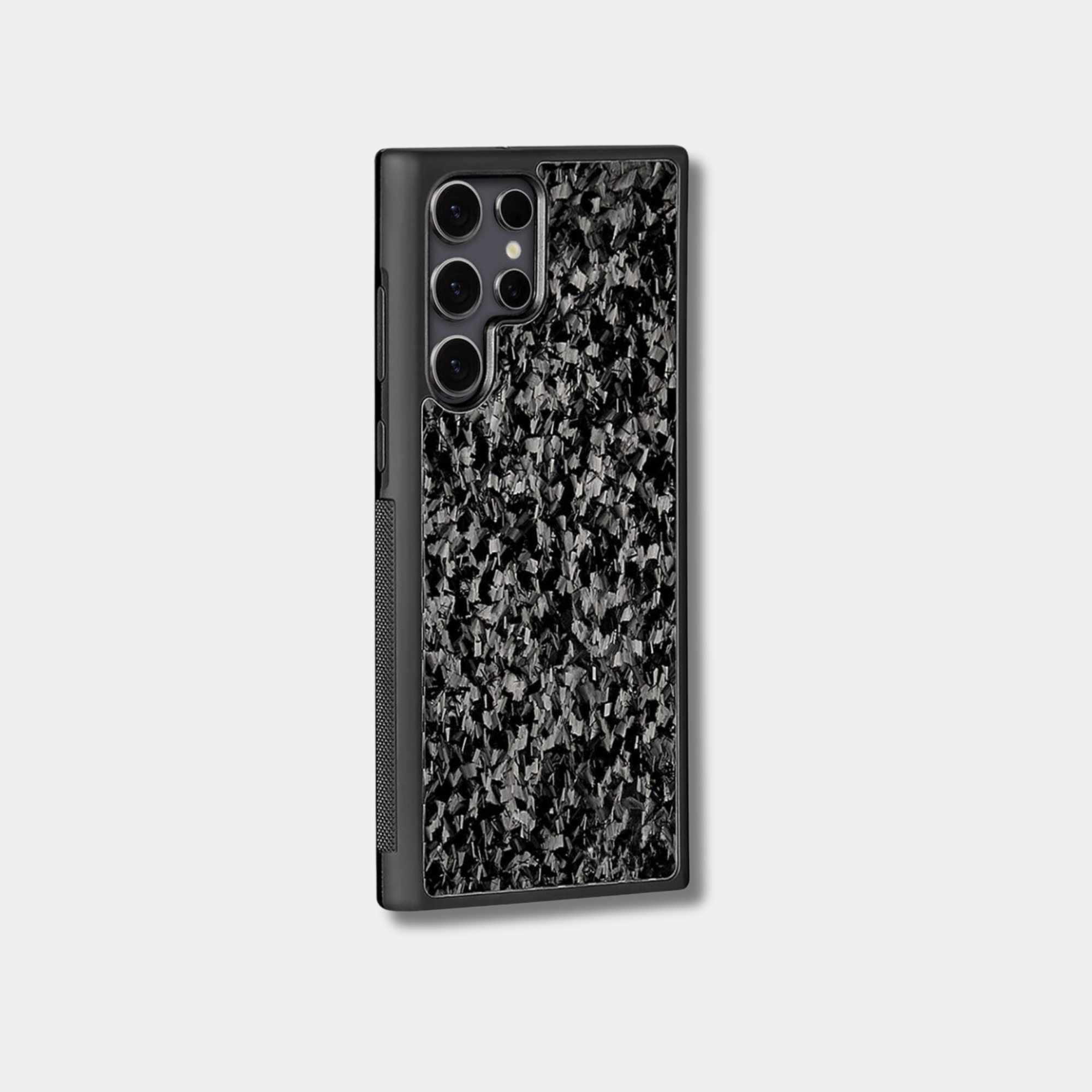 Coque Samsung Carbone BRUTE de Fibernium, protection robuste en fibre de carbone pour téléphone Samsung, avec motif texturé noir.