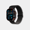 Coque en carbone colorée pour Apple Watch, modèle BRUTE de Fibernium, avec finition texturée et design élégant.