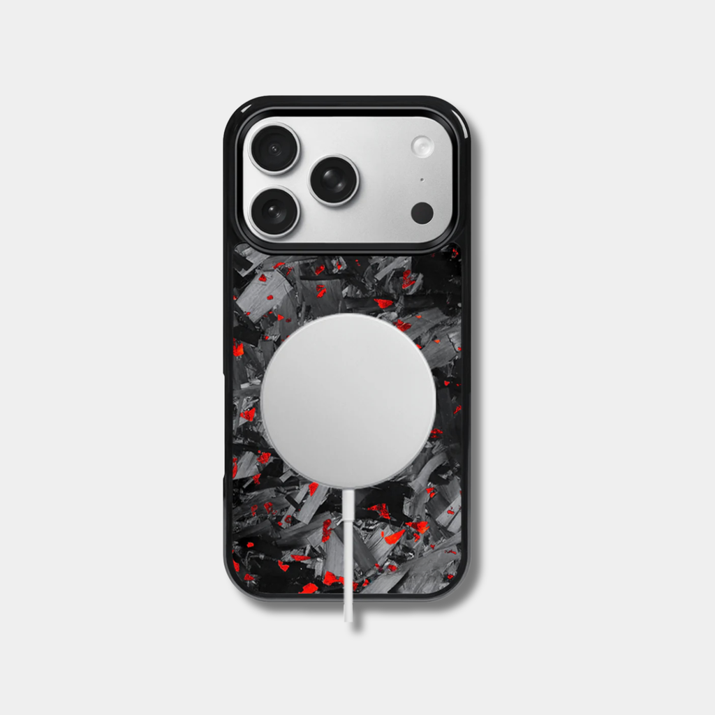 Coque en fibre de carbone pour iPhone, modèle Forge coloré de la marque Fibernium, avec design élégant et finition durable.