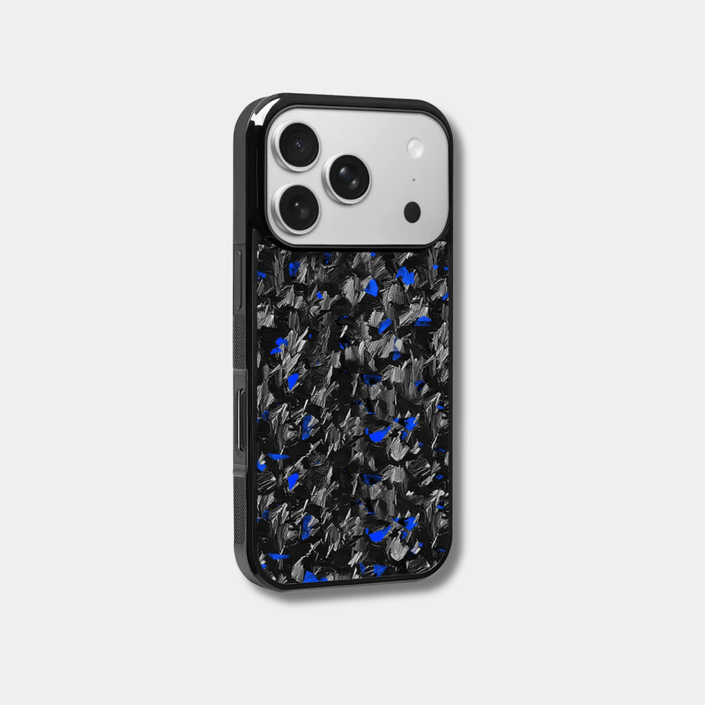 Coque Apple iPhone en fibre de carbone colorée de la marque Fibernium, design robuste et élégant, vue de face.